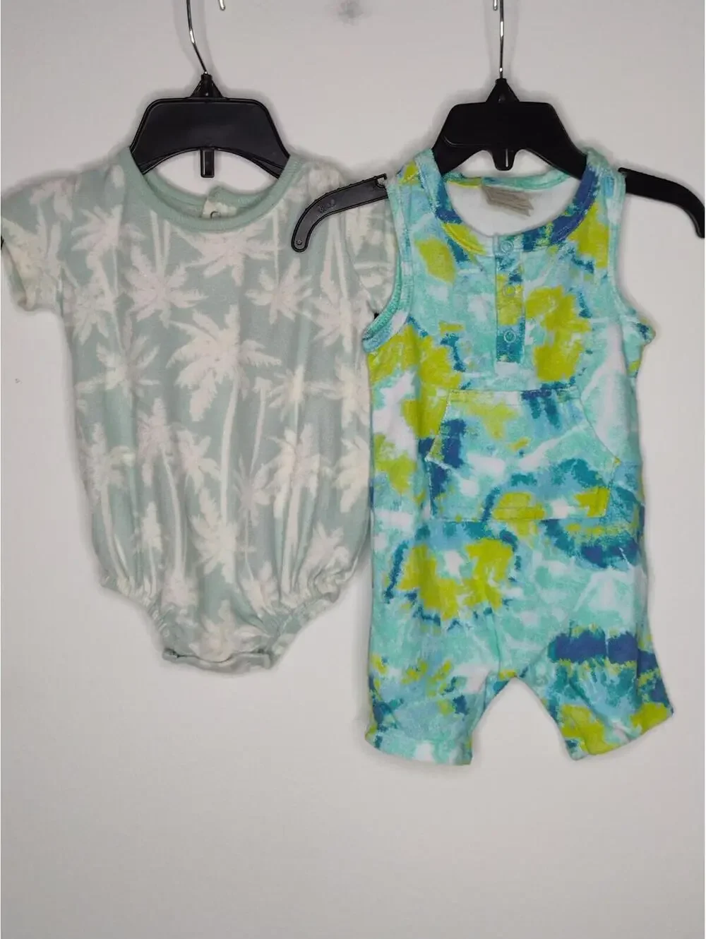 NWT Set of 2 Baby Rompers in Mint Green and Tie-Dye Size 0-3M